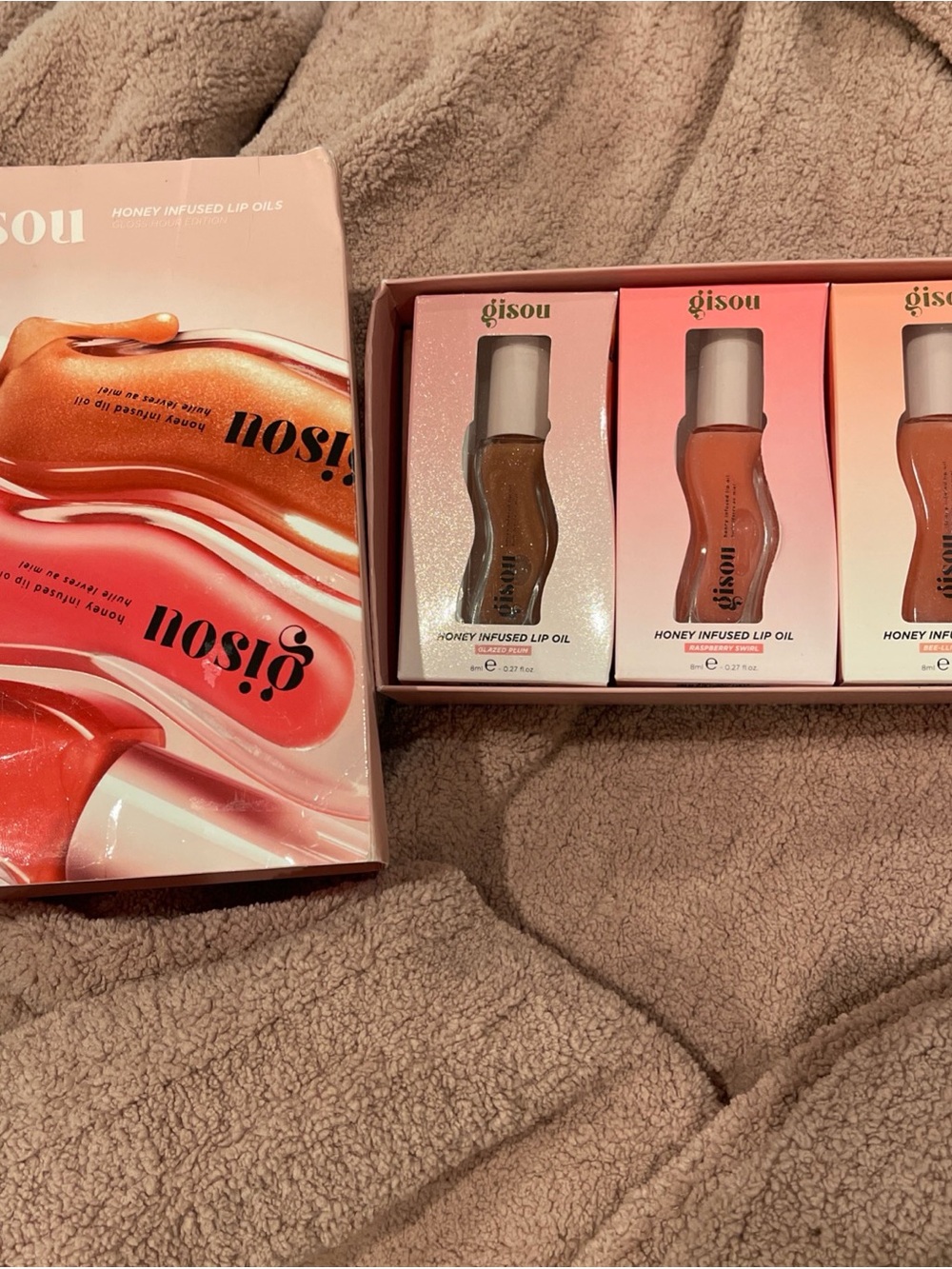 GISOU Trio Honey Infused Hydrating Lip Oil Set Of 3 Glazed plum/ Raspberry/Peach - Picture 3 of 9